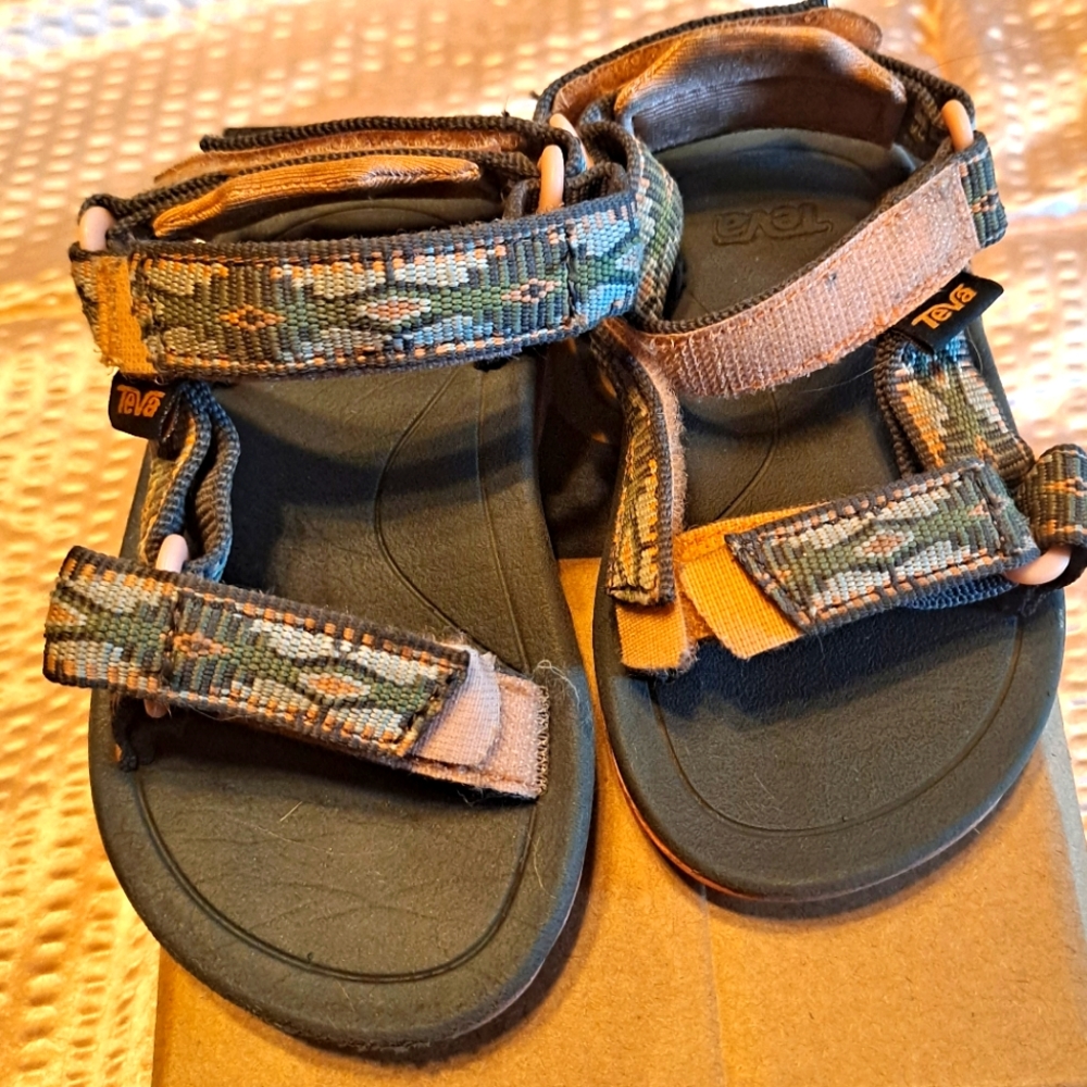 Teva toddler sandals size 4